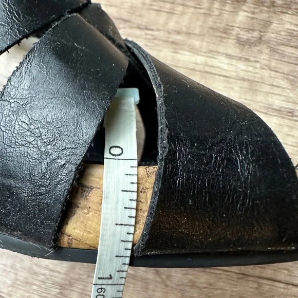 Size 9 Aerosoles Black Strappy Wedge Sandals - Picture 6 of 6